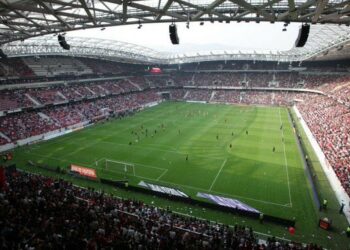 Denuncian que filmaron una película pornográfica durante un partido en el estadio de Niza