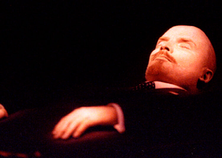 Detienen a un hombre por intentar robar el cuerpo de Lenin