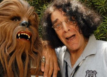 Star Wars: esposa de Peter Mayhew (Chewbacca) se queja de que subastarán las pertenencias del actor sin el permiso de su familia