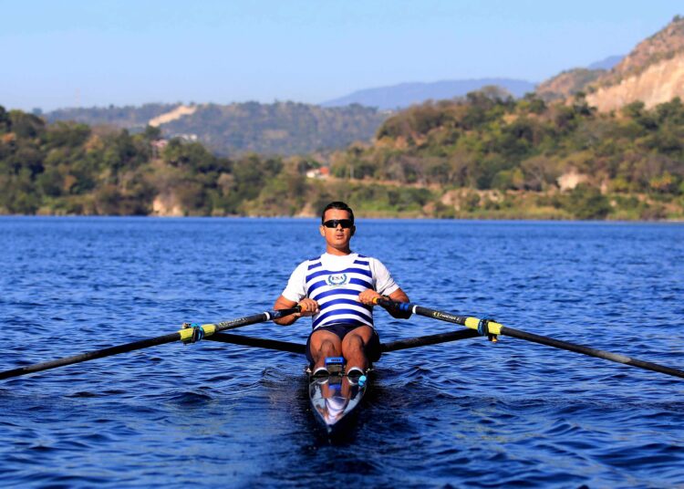 Roberto López rema motivado hacia los Juegos San Salvador 2023