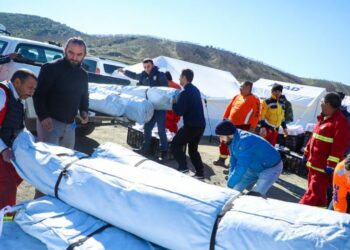 Misión humanitaria enviada por el Presidente Bukele continúa sus labores de rescate en su quinto día de trabajo