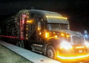 Capturan a conductor ebrio que manejaba una rastra a excesiva velocidad