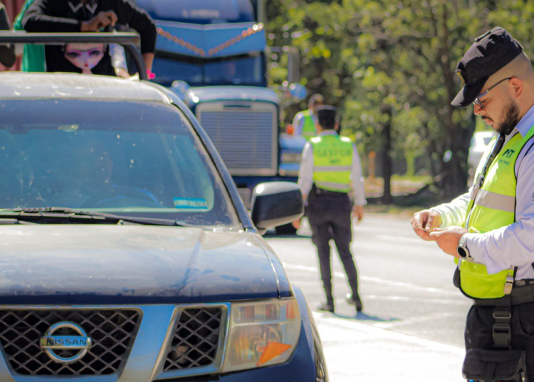Amplían horarios de atención para que los salvadoreños se pongan al día con sus documentos de tránsito