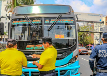 Autoridades realizan inspecciones al transporte público para evitar aumentos al pasaje