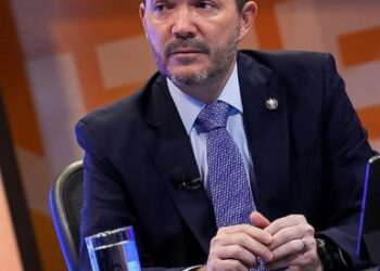 “De casi 65 mil capturados en el régimen de excepción, en términos generales el 60% iría al CECOT”, ministro Villatoro