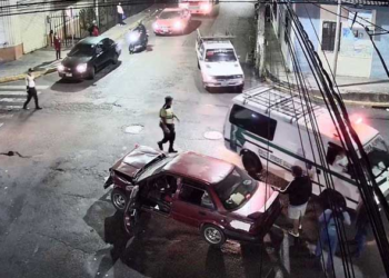 Accidente de tránsito deja una mujer lesionada en Soyapango