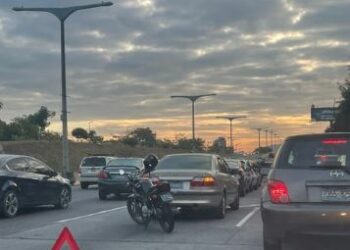 Cuádruple accidente sobre bulevar Monseñor Romero provocó tráfico pesado esta mañana