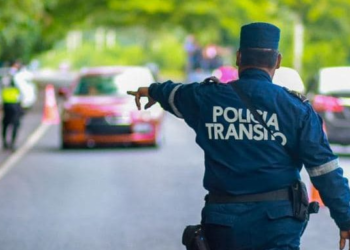 Conductor pierde el control y vuelca en Colonia Escalón