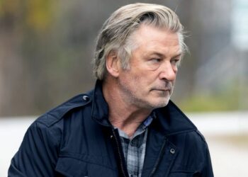 Tres personas demandan a Alec Baldwin por causarles «estrés postraumático» tras el accidente mortal en el rodaje de ‘Rust’