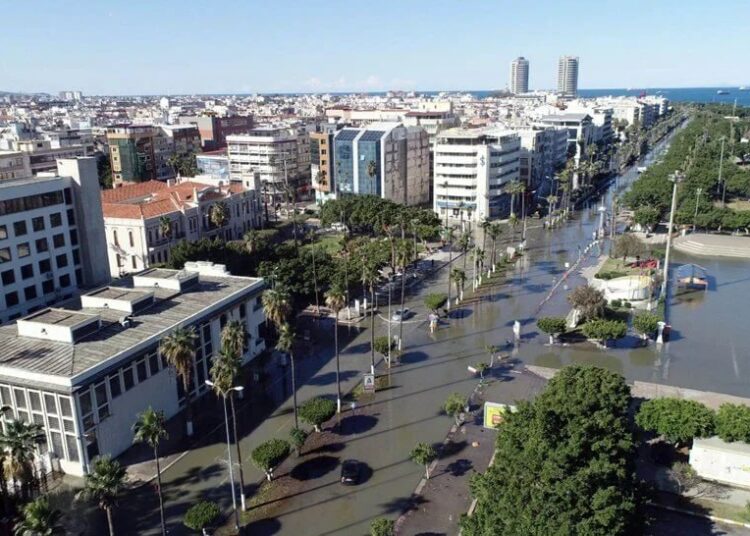 (VIDEO) Se inunda una ciudad turca debido a un aumento en el nivel del mar tras los terremotos