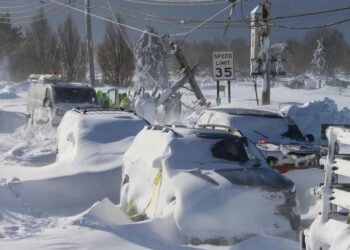 Al menos tres muertos y más de 1.900 vuelos cancelados por una tormenta de hielo y nieve en Estados Unidos