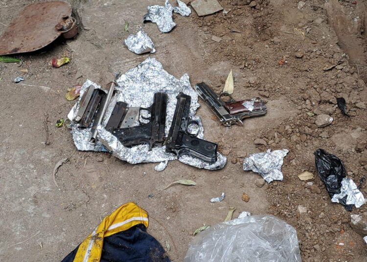 Gustavo Villatoro informa que personas que escondan armas por amenazas de las pandillas y las entreguen, no tendrán problemas legales