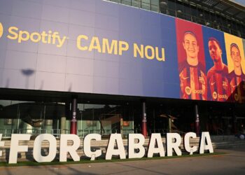 El exvicepresidente de árbitros Enríquez Negreira le pidió un pago de más de $300.000 al Barcelona por “los favores prestados”