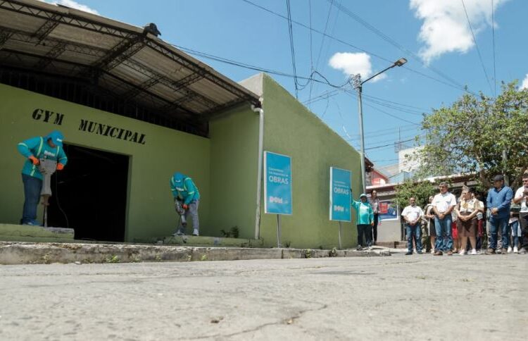 DOM inicia construcción de moderno centro deportivo en La Laguna, en Chalatenango
