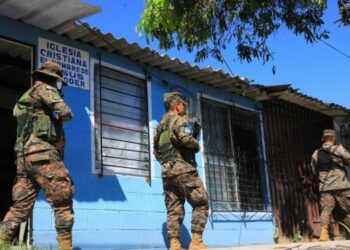 Juez otorga 15 días a una mujer que había usurpado una vivienda en Soyapango, a que la compre o tendrá que desalojar