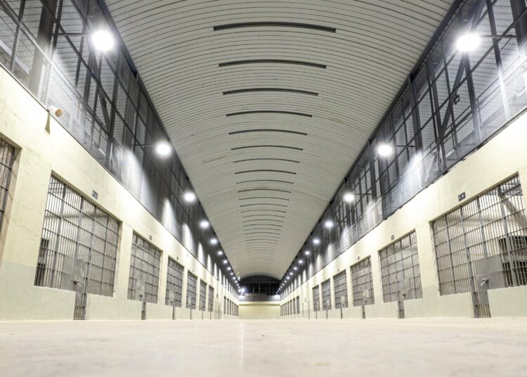 Revista Semana destaca Centro de Confinamiento del Terrorismo: «El que la hace, la paga»