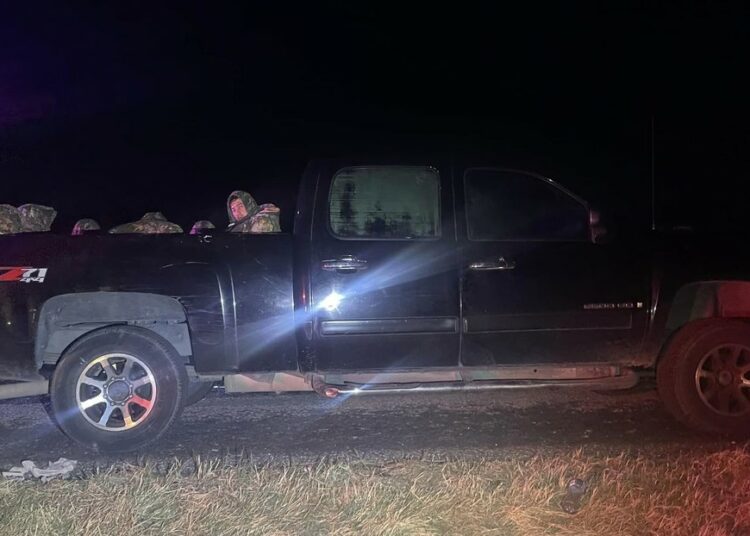 (VIDEO) Una infracción de tránsito en Texas termina con la detención de 13 inmigrantes con ropa de camuflaje