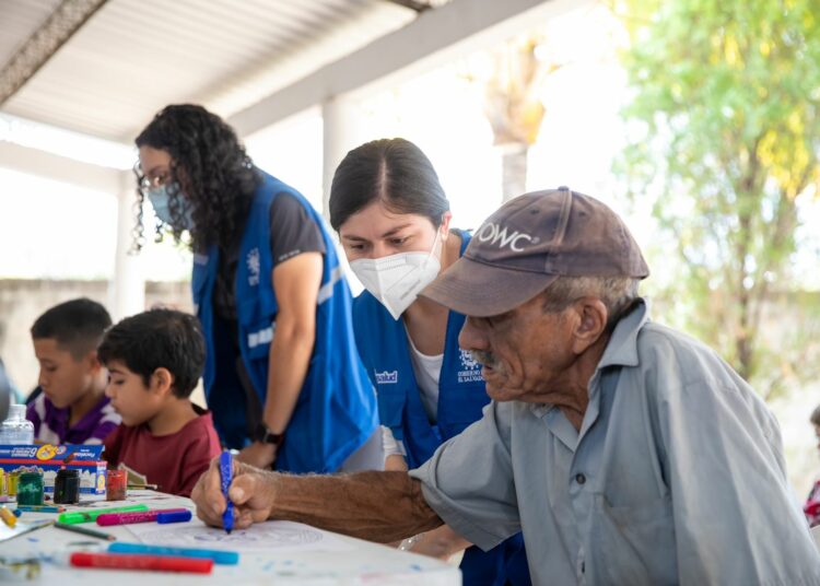 FOSALUD realiza megajornada médica y psicológica a afectados por enjambre sísmico en San Lorenzo, Ahuachapán