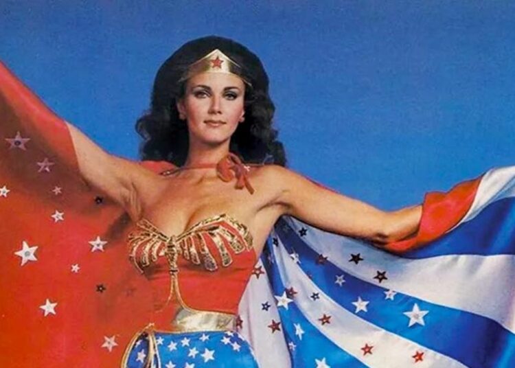 Lynda Carter explica por qué la Mujer Maravilla es un icono trans