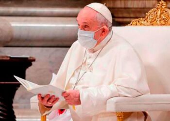 Papa cancela audiencia y discursos por un fuerte resfriado