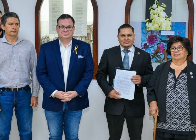 Diputados presentaron iniciativa para proteger ecosistema en Ruta de Las Flores