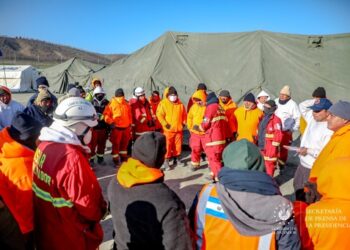 Rescatistas salvadoreños enviados a Turquía reciben el reconocimiento de equipos de distintos países