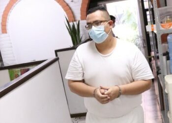 Youtuber Roberto Silva recupera su libertad, aunque con medidas