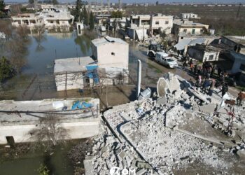 Un pueblo sirio queda sumergido tras el derrumbe de una represa