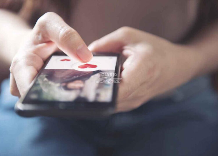 Hombre de 38 años quitó dos vehículos a su novia de 62, quien reside en los Estados Unidos