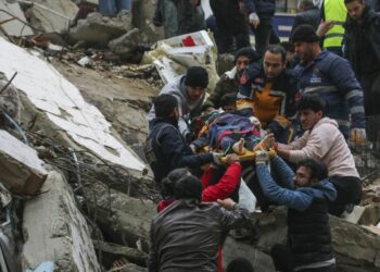 Más de 100 efectivos salvadoreños partirán a Turquía para colaborar en las labores de rescate, tras dos devastadores terremotos