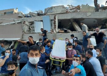 Rescatan a un niño y a dos hombres diez días después del devastador terremoto en Turquía
