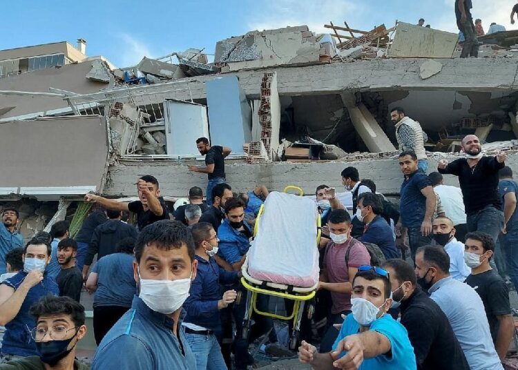 Rescatan a un niño y a dos hombres diez días después del devastador terremoto en Turquía