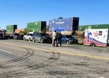 Dos muertos entre 15 migrantes hallados en un tren en EE.UU.