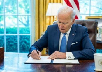 El presidente Joe Biden prorrogó por un año el decreto que califica al gobierno venezolano como una amenaza para la seguridad de EEUU