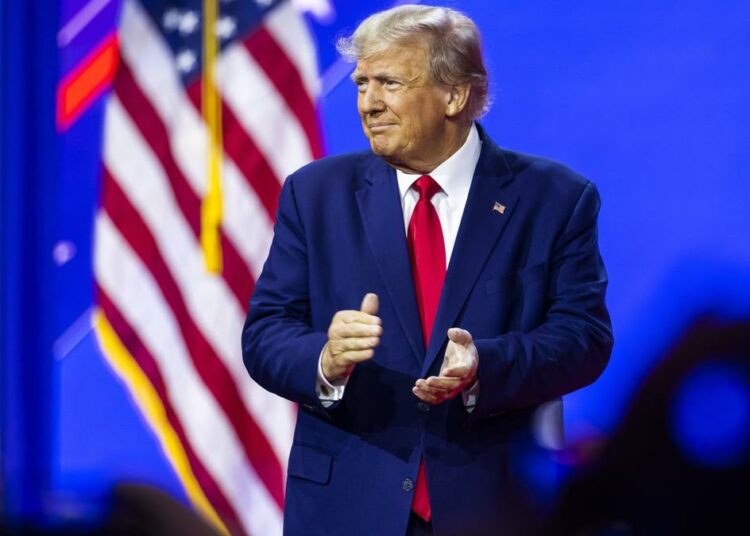 Donald Trump arremete contra figuras republicanas en deslucido foro y se proclamó como el único que puede evitar una Tercera Guerra Mundial