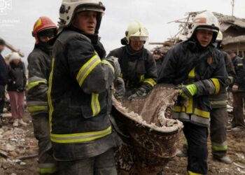 Al menos diez muertos en nuevo bombardeo masivo ruso contra Ucrania