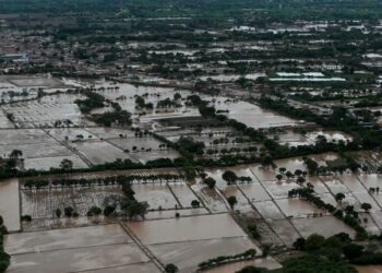 Fuertes lluvias del ciclón Yaku afectan a Ecuador y Perú