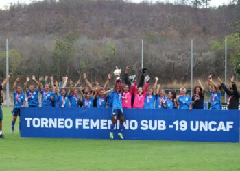La selección salvadoreña sub 19 femenina campeonas de la Uncaf