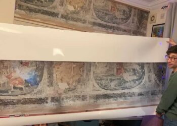 Hallan un mural de 400 años de antigüedad en un piso durante una renovación