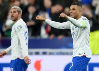 Francia goleó 4-0 a Países Bajos en la eliminatoria de la Eurocopa