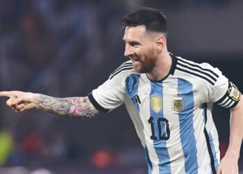 Messi firmó un hattrick y llegó a los 102 goles en la selección argentina