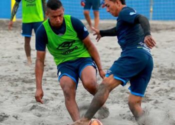 Selecciones de playa afinan detalles en la última semana de preparación