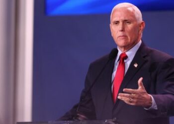 El exvicepresidente Mike Pence arremetió contra Trump por el asalto al Capitolio de EEUU