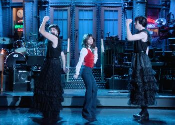 Jenna Ortega es obligada a hacer el baile de Merlina en nuevo promocional de Saturday Night Live