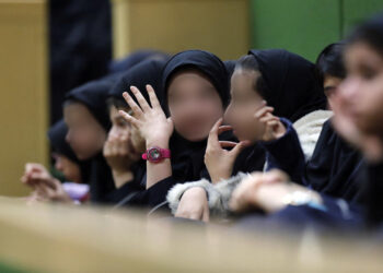 Cientos de alumnas en diferentes escuelas han sido envenenadas en los últimos meses en Irán