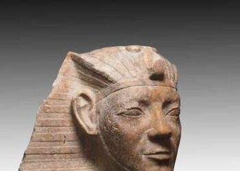 Antiguas esfinges con rostros de faraones son encontradas en un templo solar en Egipto