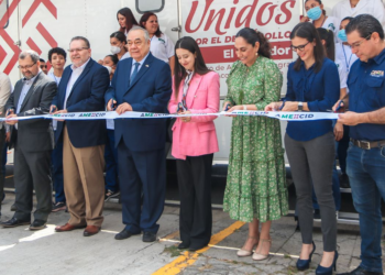 Gobierno acompaña el lanzamiento de las Unidades Médicas Móviles de AMEXCID en El Salvador