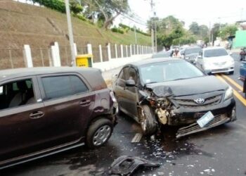 Reportan fuerte choque sobre bulevar Venezuela frente al cementerio la Bermeja