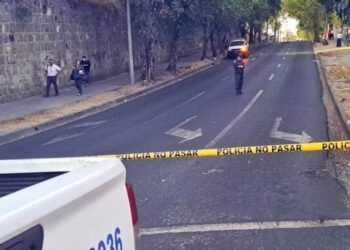 Mujer pierde la vida al ser arrollada por buseta sobre Alameda Juan Pablo II