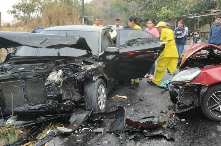 VIDEO | Seis lesionados en aparatoso choque sobre ciudadela Don Bosco, Soyapango